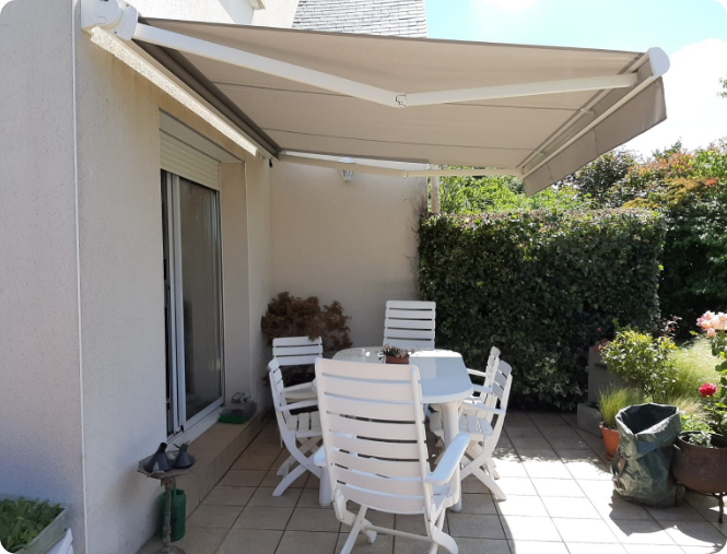 Protégez votre terrasse avec un store banne élégant
